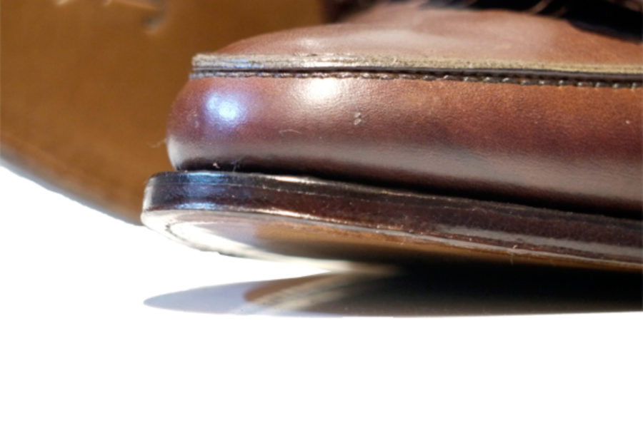 SCHUHREPARATUR – Ledersohlen halb / genäht
