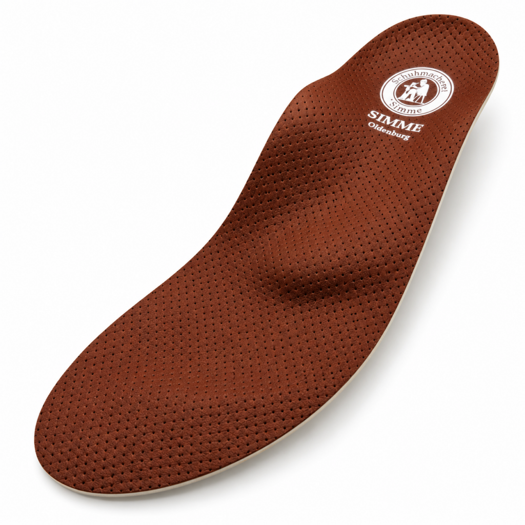 Maßgefertigte orthopädische Einlage mit brauner, perforierter Oberfläche von Schuhmacherei Simme
