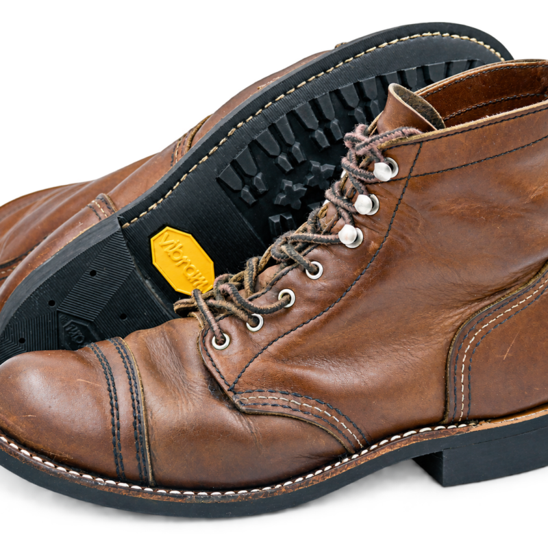 Braune Lederboots mit erneuerten Vibram-Profilsohlen
