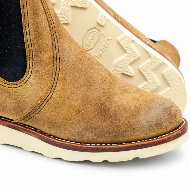Vorderfuß eines braunen Red Wing Chelsea Boots mit Sohlennaht und heller Profilsohle