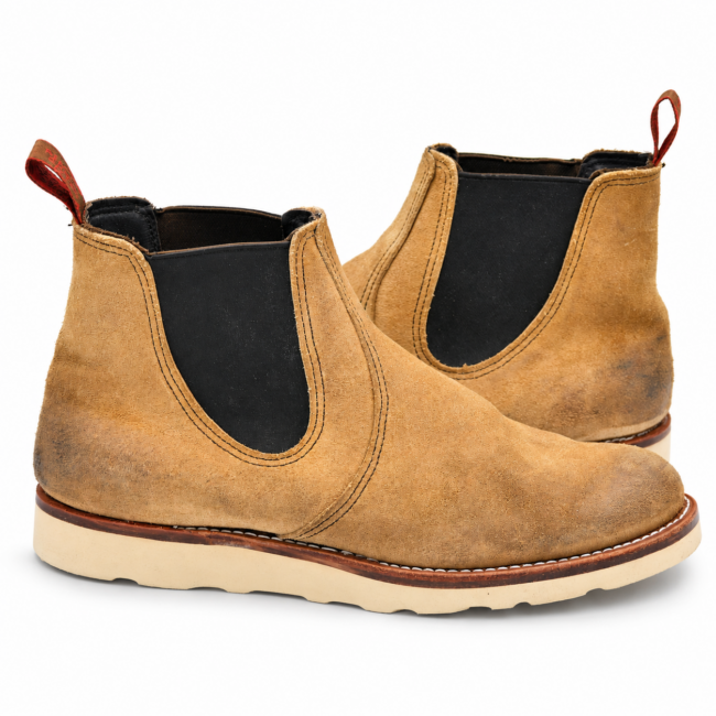 Braune Red Wing Chelsea Boots mit schwarzen Elastikeinsätzen und hellen Sohlen in Seitenansicht