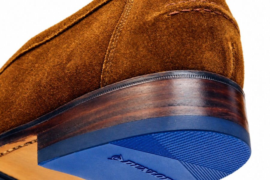 Blaue Absätze – Schuhreparatur mit Dunlop Slick